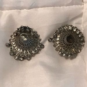 🌴Vintage clip on earrings